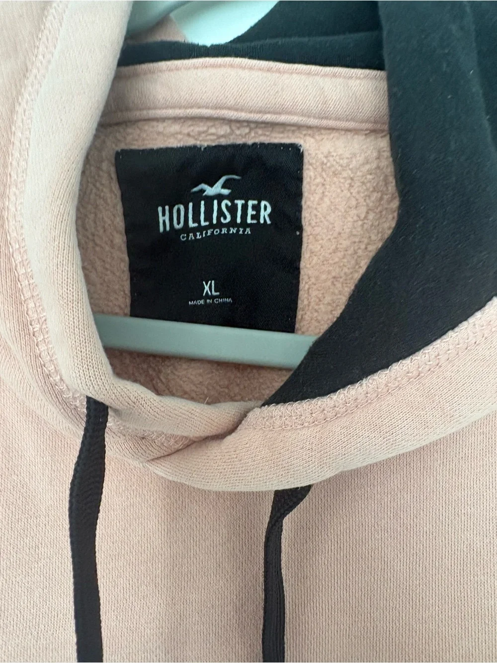 Hollister Men's Dusty Pink Crewneck Hoodie